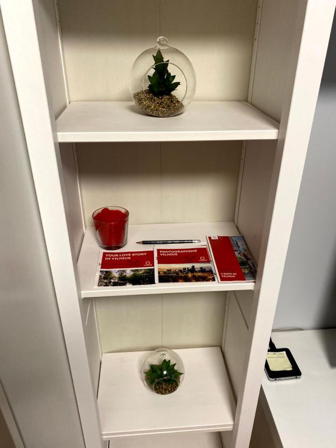 Your Home - Central Studio Apartment, Balcony, Parking & Self Check-In VNO Eksteriør bilde