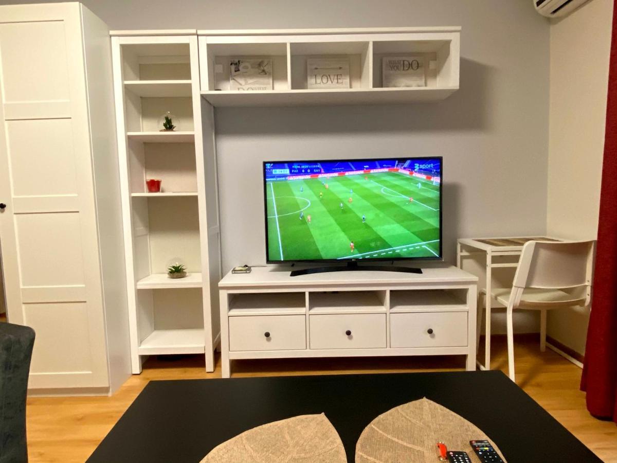 Your Home - Central Studio Apartment, Balcony, Parking & Self Check-In VNO Eksteriør bilde